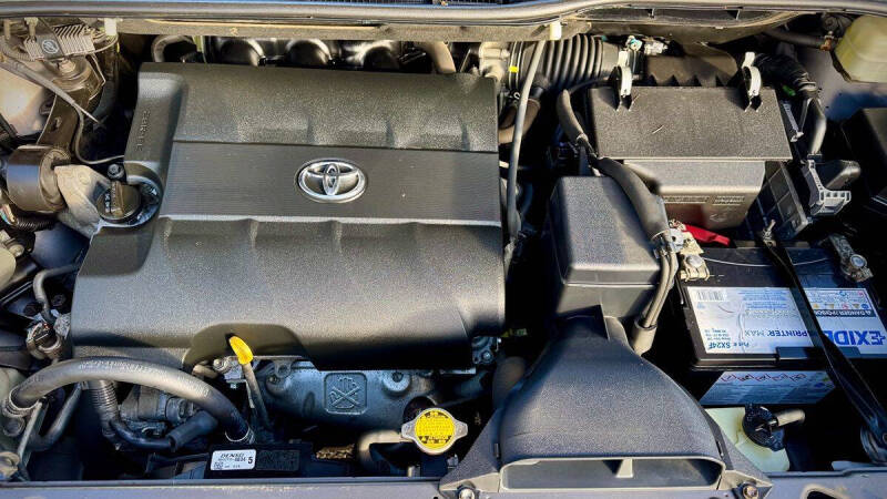 2011 Toyota Sienna Base 7-Passenger