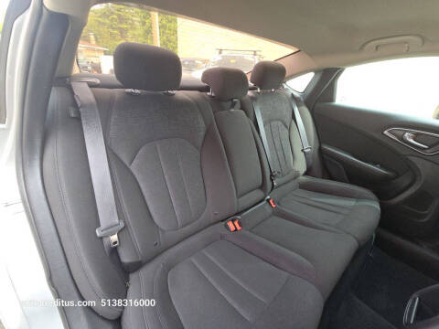 2017 Chrysler 200 LX