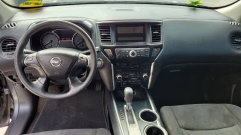 2016 Nissan Pathfinder SV