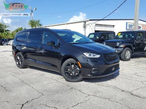2023 Chrysler Pacifica for sale at GATOR'S IMPORT SUPERSTORE in Melbourne FL