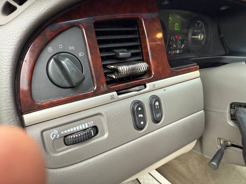 2008 Lincoln Town Car Signature Limited