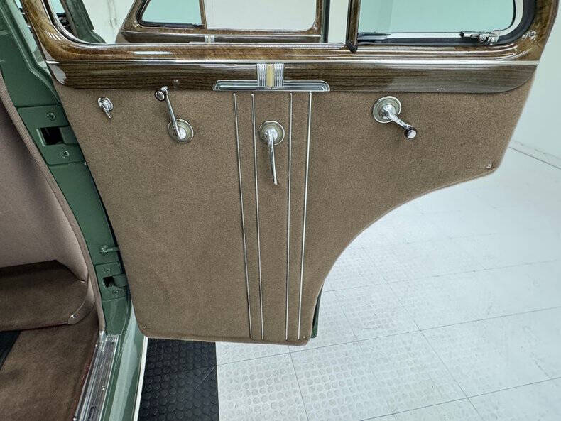 1940 Oldsmobile Custom Cruiser