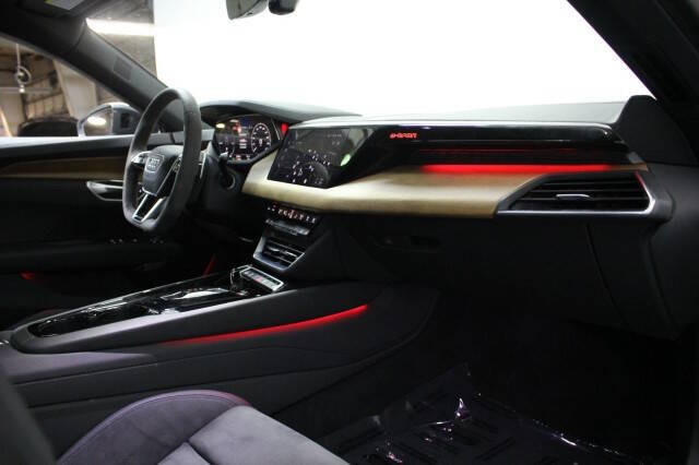 2023 Audi e-tron GT quattro Premium Plus