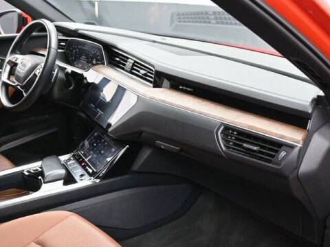 2022 Audi e-tron quattro Premium Plus