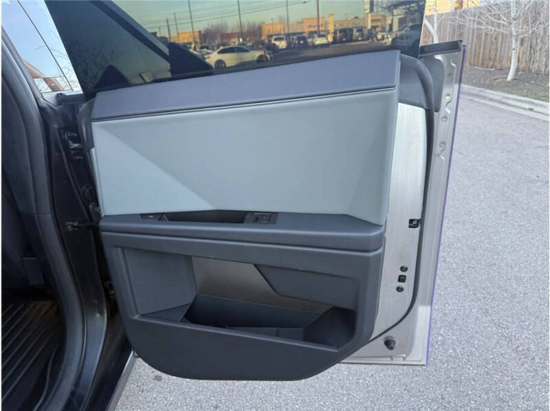 2025 Tesla Cybertruck