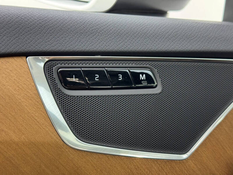 2024 Volvo XC90 Recharge T8 Core Bright Theme