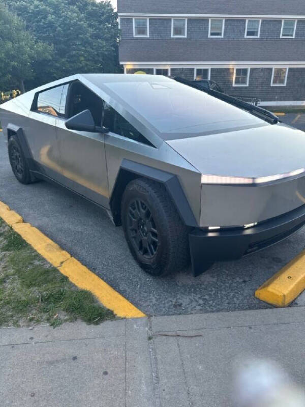 2024 Tesla Cybertruck Cyberbeast