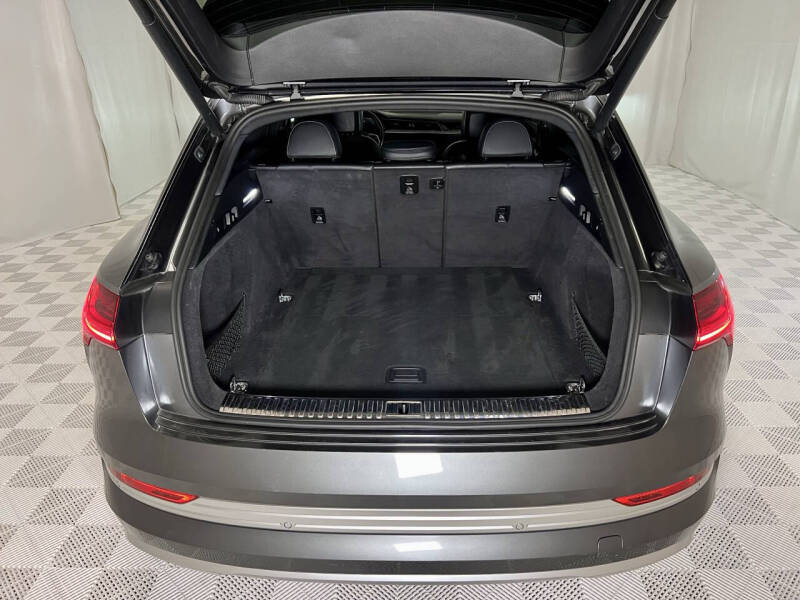 2019 Audi e-tron quattro Prestige