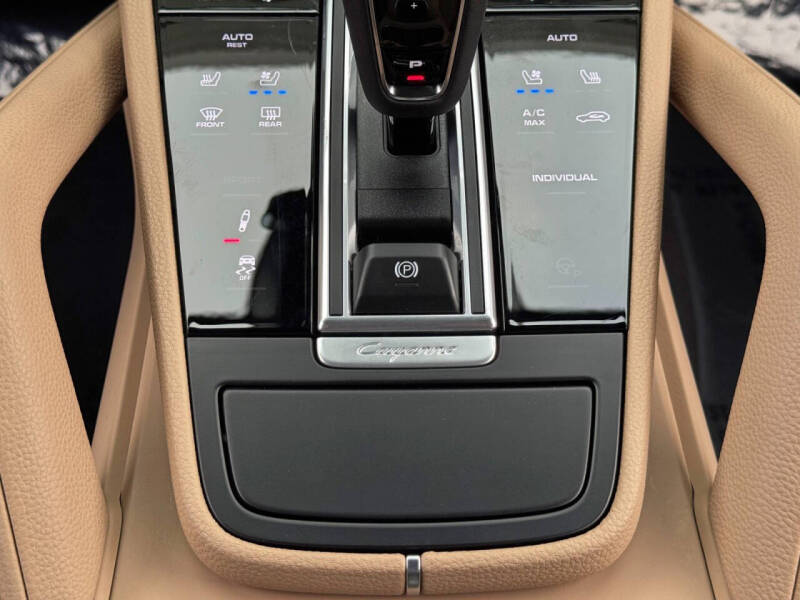 2023 Porsche Cayenne E-Hybrid Platinum Edition