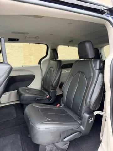 2017 Chrysler Pacifica Touring-L Plus