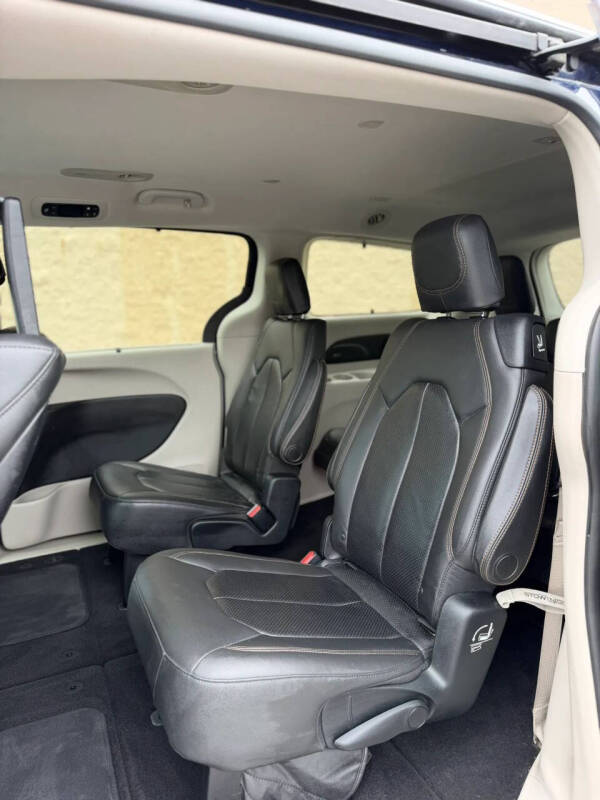 2017 Chrysler Pacifica Touring-L Plus