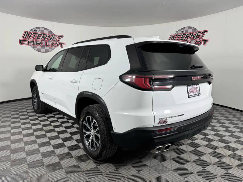 2024 GMC Acadia AT4