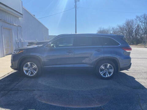2019 Toyota Highlander for sale at Quality Toyota in Independence KS