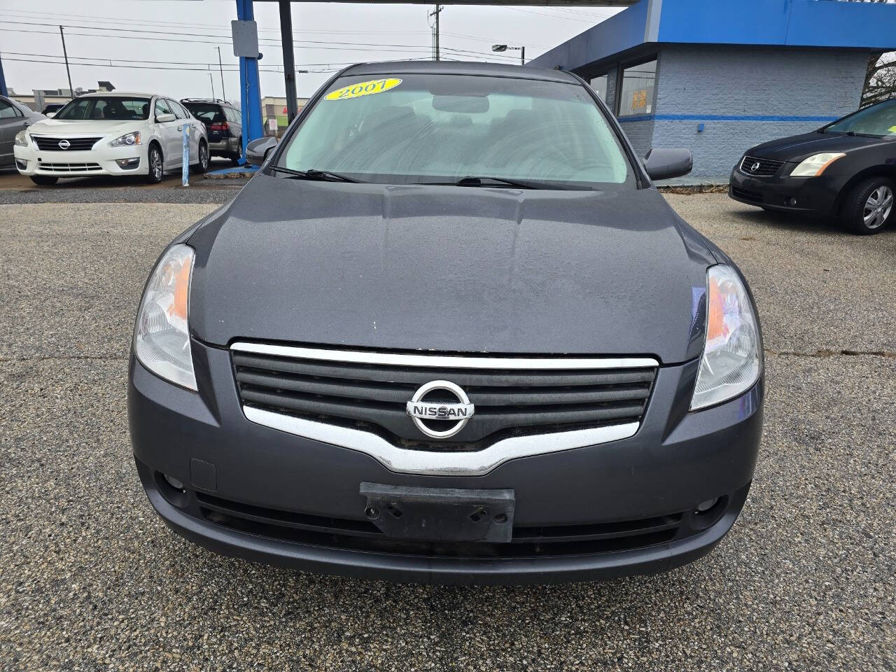 2007 Nissan Altima for sale at QUEENSGATE AUTO SALES in York, PA