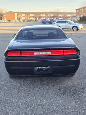 2009 Dodge Challenger SE