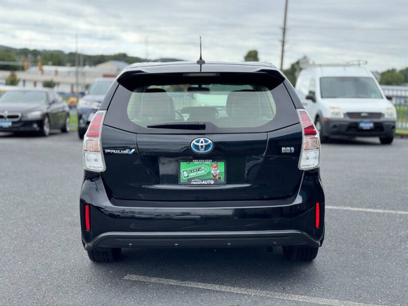 2017 Toyota Prius v Four