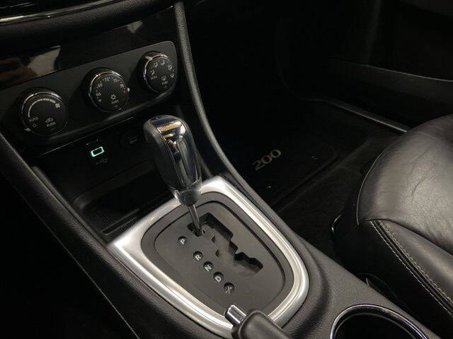 2012 Chrysler 200 Limited