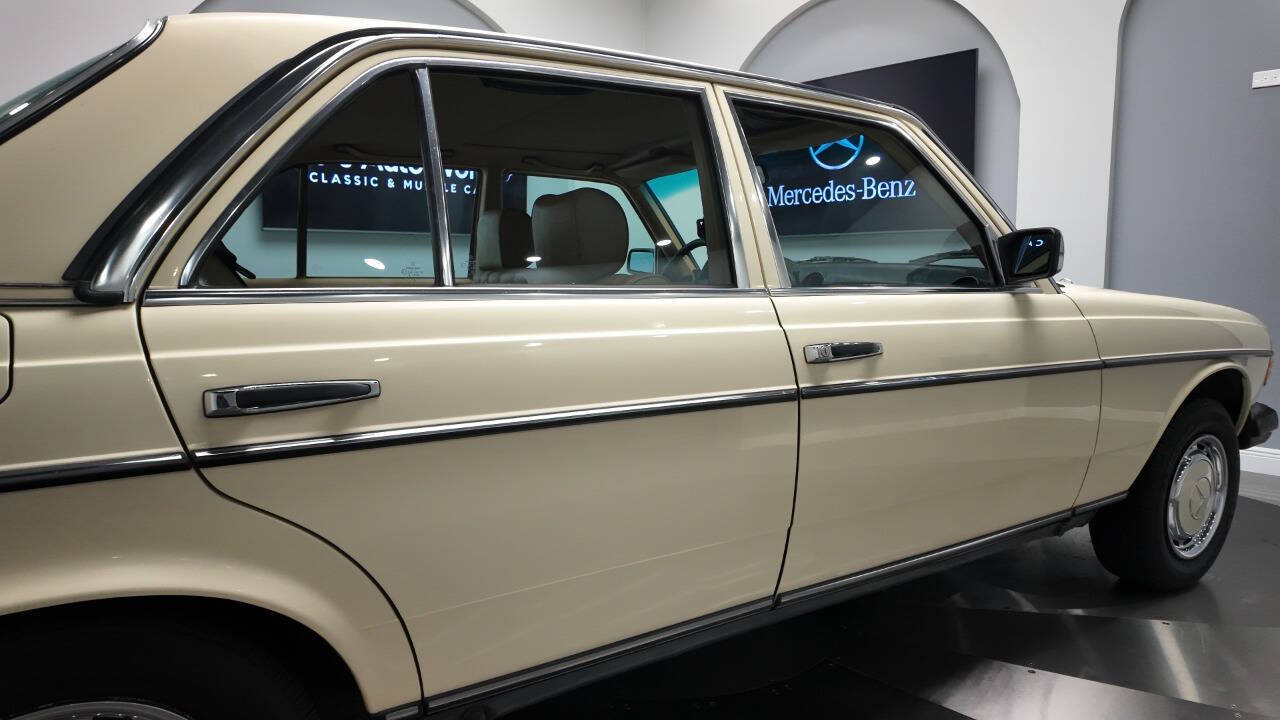 1983 Mercedes-Benz 240-Class 31