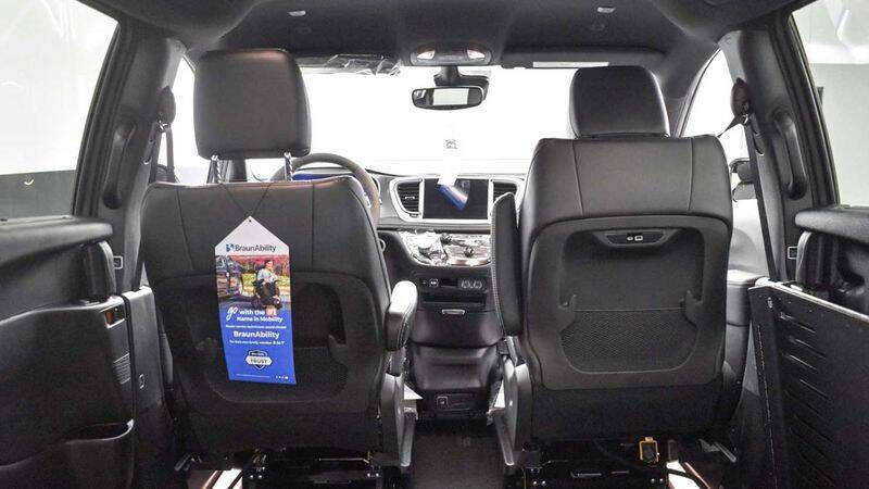 2025 Chrysler Pacifica Select