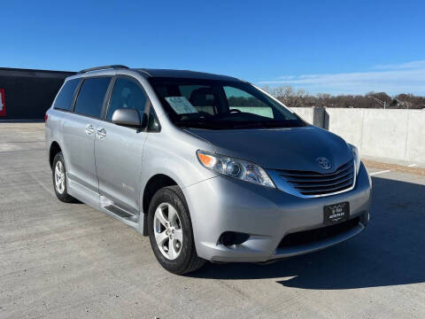 2015 Toyota Sienna LE Mobility 7-Passenger
