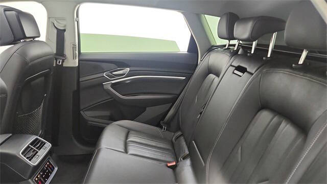 2022 Audi e-tron quattro Premium Plus