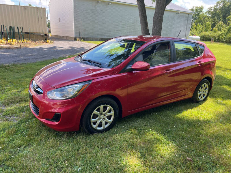 2012 Hyundai Accent GS 5-Door 6-Speed Automatic's photo