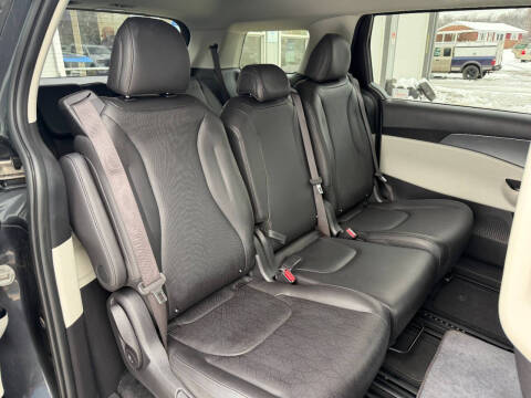 2024 Kia Carnival LX