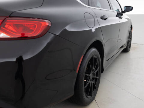 2017 Chrysler 200 Limited Platinum