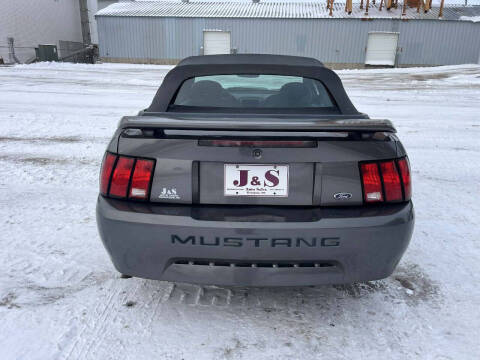 2003 Ford Mustang Deluxe