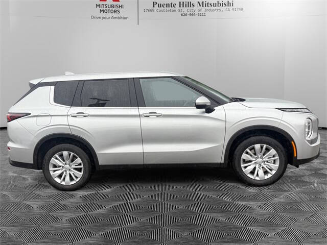 2026 Mitsubishi Outlander ES