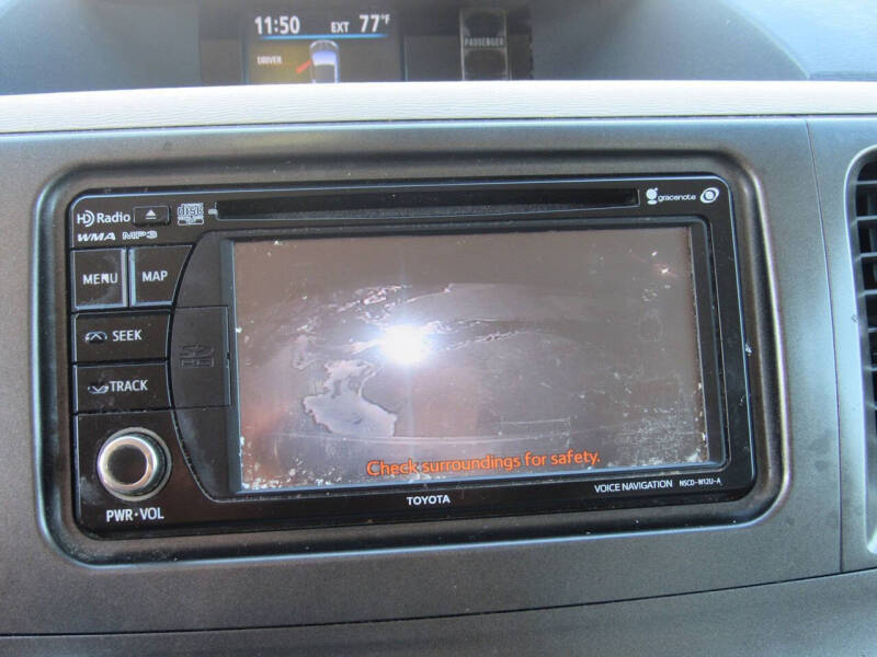 2013 Toyota Sienna LE 8-Passenger