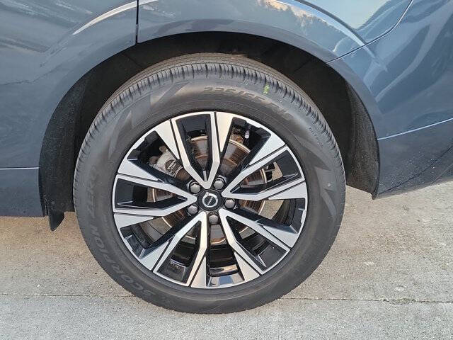 2024 Volvo XC60 B5 Core Dark Theme