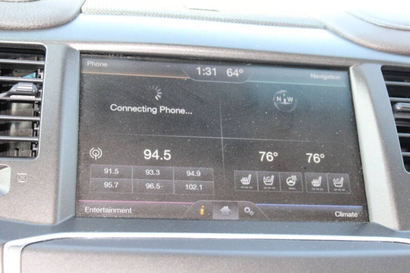 2014 Lincoln MKS Base photo 16