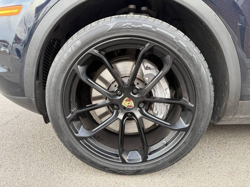 2022 Porsche Cayenne Platinum Edition