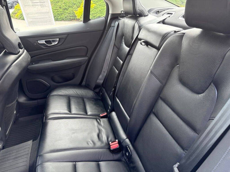 2023 Volvo S60 B5 Plus Dark Theme