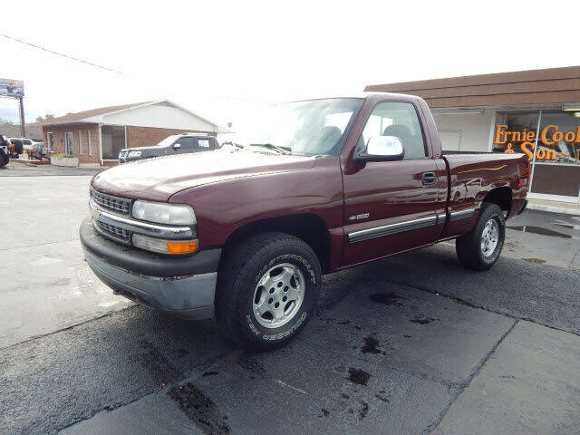 2000 Chevrolet Silverado 1500 for sale at Ernie Cook and Son Motors in Shelbyville TN