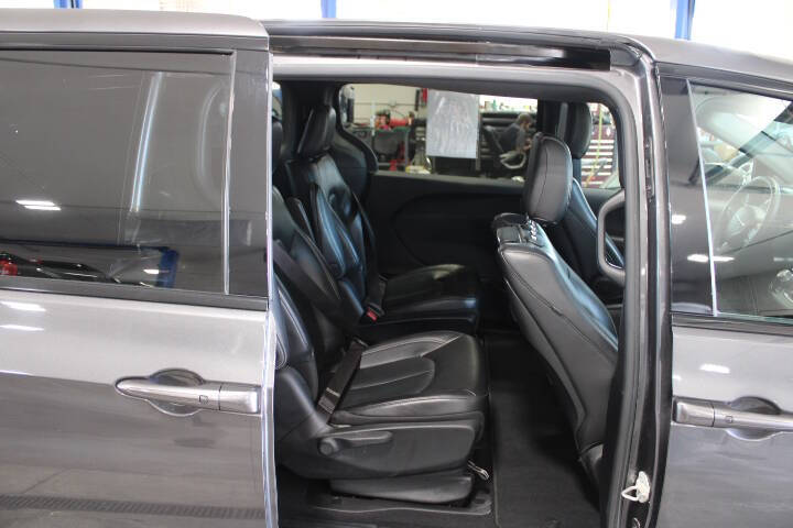 2022 Chrysler Pacifica Hybrid Touring L