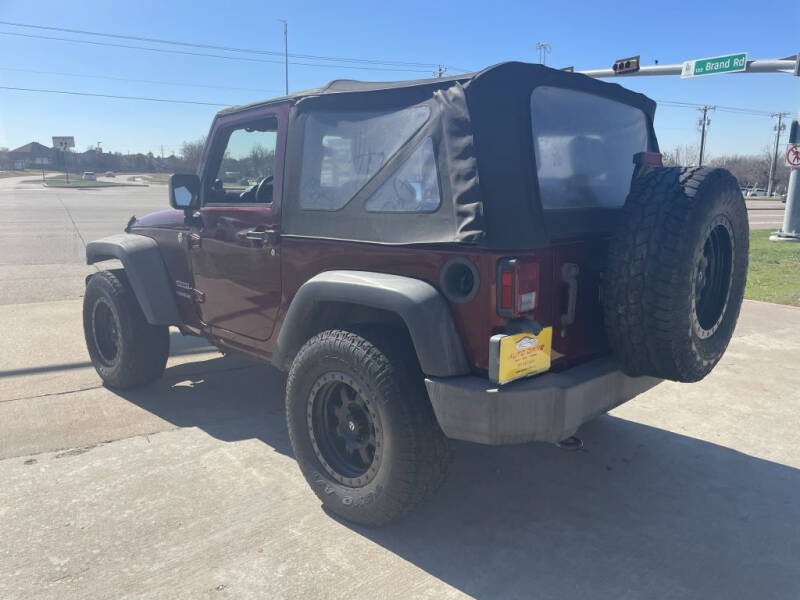 2010 Jeep Wrangler null photo 5