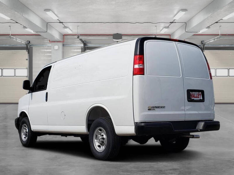 2025 Chevrolet Express 2500