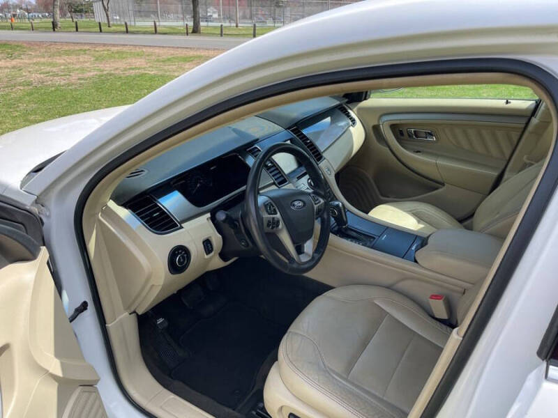 2014 Ford Taurus SEL
