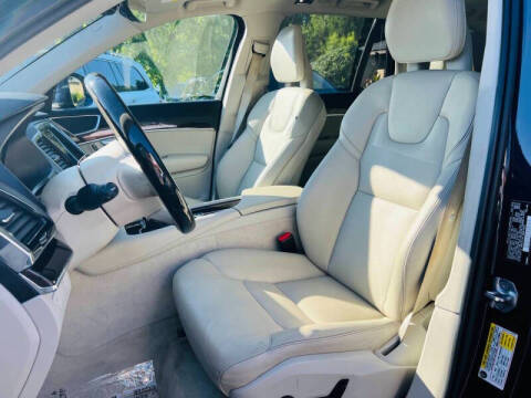 2016 Volvo XC90 T6 Momentum