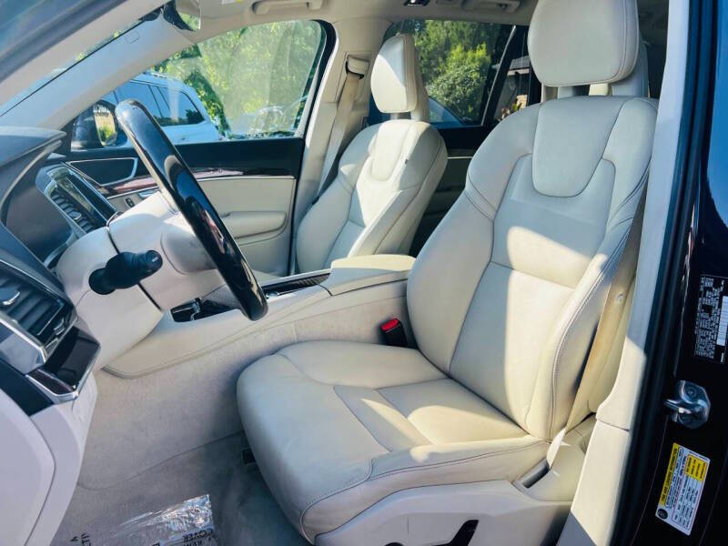 2016 Volvo XC90 T6 Momentum