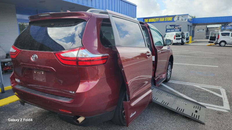 2019 Toyota Sienna XLE Premium 8-Passenger