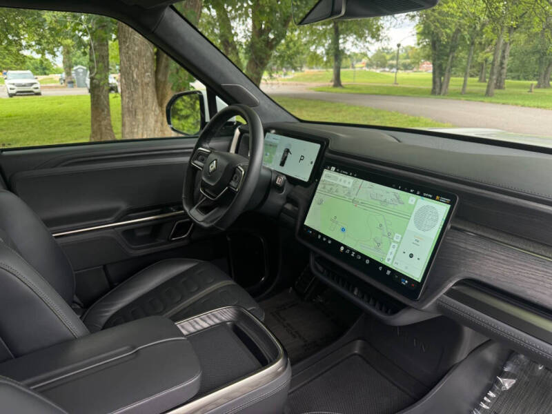 2023 Rivian R1S Adventure