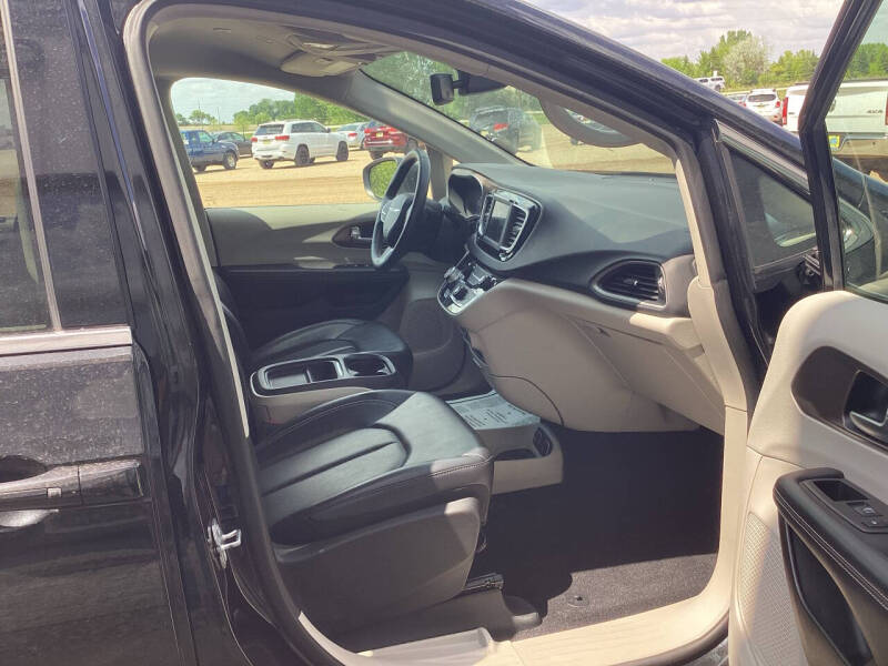 2020 Chrysler Voyager LXi