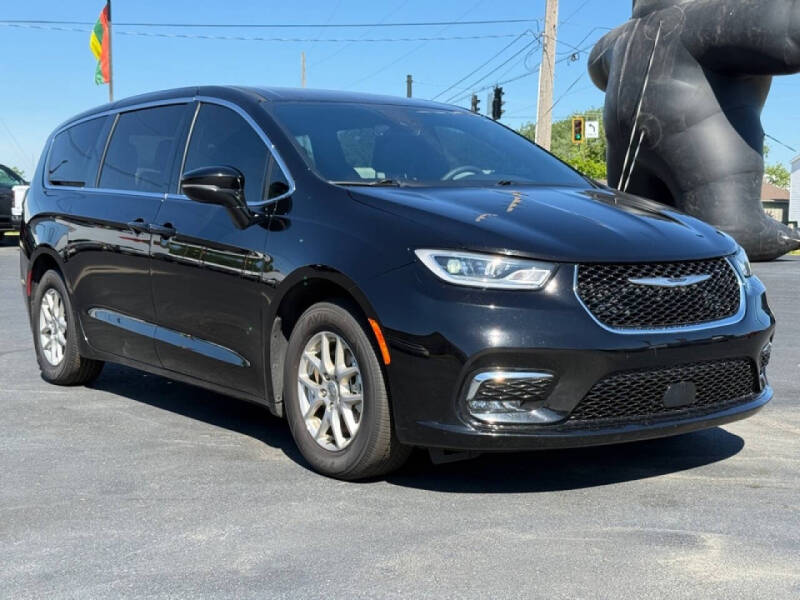 2025 Chrysler Pacifica Select