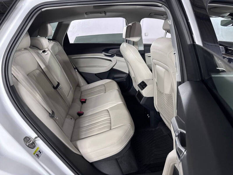 2019 Audi e-tron quattro Premium Plus
