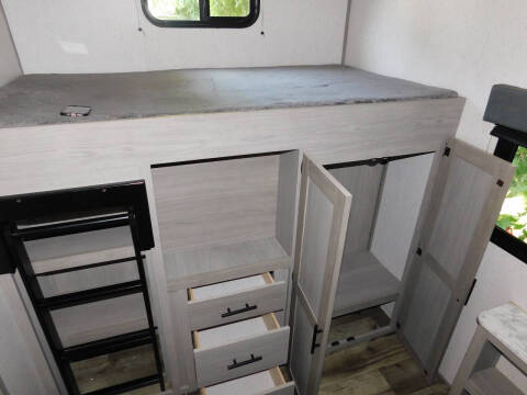 2023 Coleman Lantern 337 BH