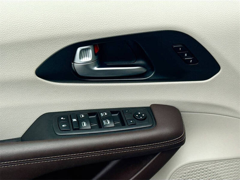 2021 Chrysler Pacifica Touring L