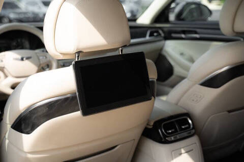 2022 Genesis G90